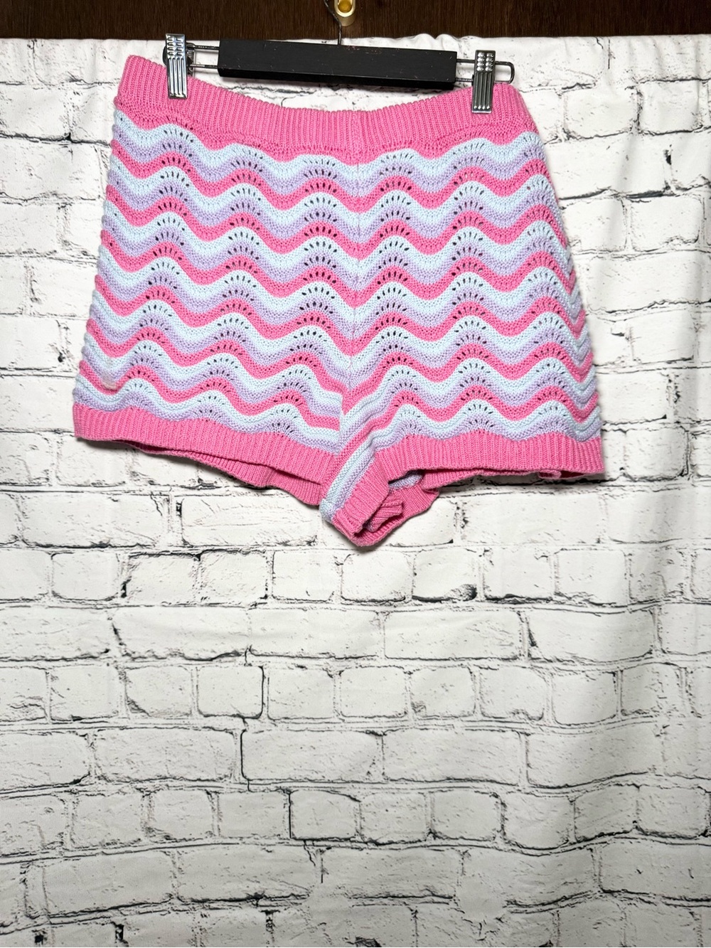 Pink & Light Blue Knit Wave Pattern Shorts. Size L